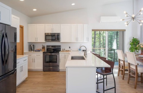 Rosario House | Stylish Retreat, Chef's Kitchen, Minutes to Moran Park, Rosario Resort, and Town