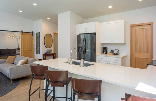 Rosario House | Stylish Retreat, Chef's Kitchen, Minutes to Moran Park, Rosario Resort, and Town