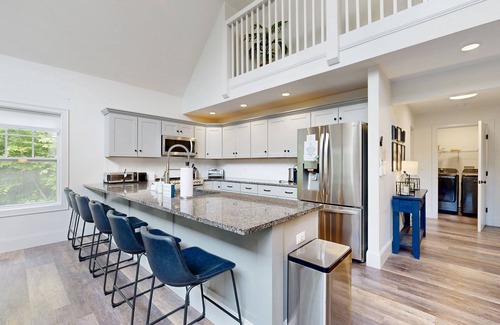 Cranmore Birches Condo | Stylish Retreat Near Town & Slopes W/Stone Fireplace, Game Room & Fast WiFi