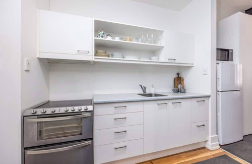 Auckland Central Business District Apartment | Stylish Retreat with city views in Auckland CBD