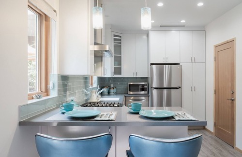 Bixby Knolls Apartment | Stylish Retro Private Studio & Pool Long Bch