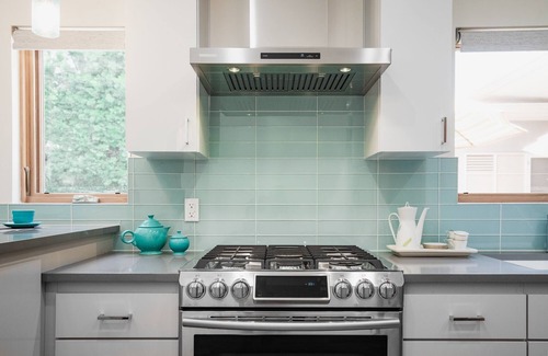 Bixby Knolls Apartment | Stylish Retro Private Studio & Pool Long Bch