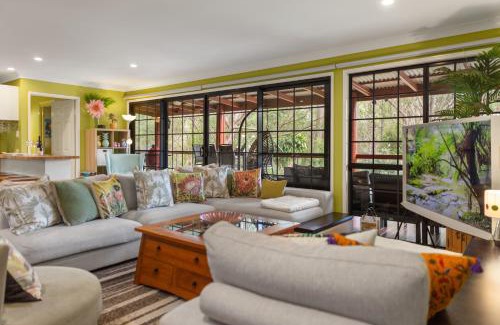 Moorina Apartment | Stylish rural retreat on the foothills of Mt. Mee