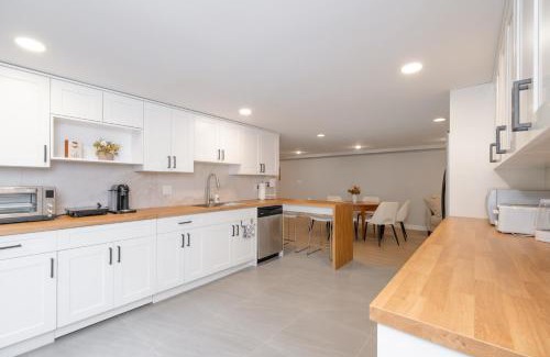 West Vancouver Apartment | Stylish Scenic Oasis 3-Bed Suite West Van