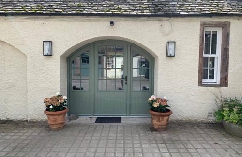Kirkton Manor House | Stylish Scottish, book-filled getaway with beautiful walks