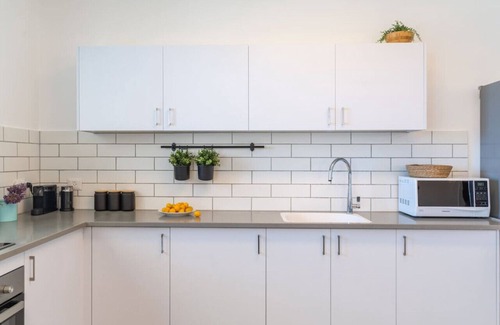 Nahariya Apartment | Stylish Seaside Escape with Balcony