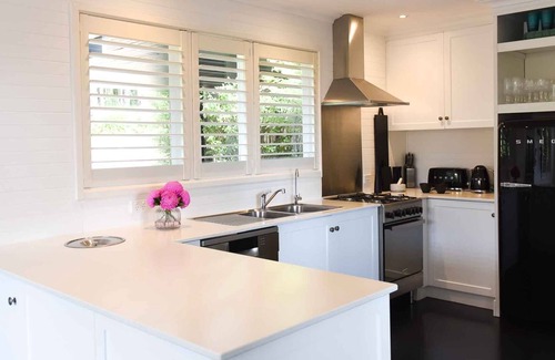 Red Hill South House | Stylish & Serene Escape @la.boheme.maison