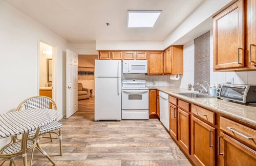 Midtown Apartment | Stylish-Serene Midtown Getaway: Retreat for Two