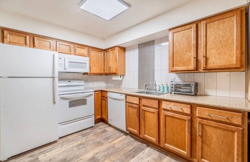 Midtown Apartment | Stylish-Serene Midtown Getaway: Retreat for Two