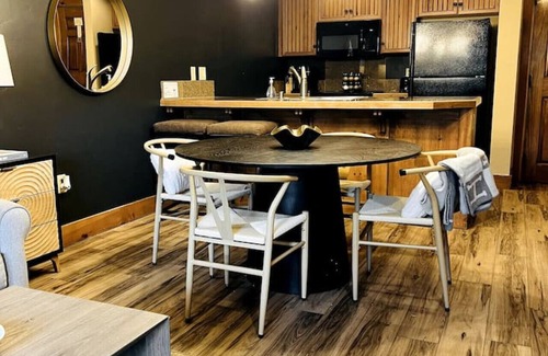 Breckenridge Apartment | Stylish Ski-In Property in Breck