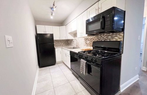 Lake View East Apartment | Stylish Sleeps 6 1 Free Parking
