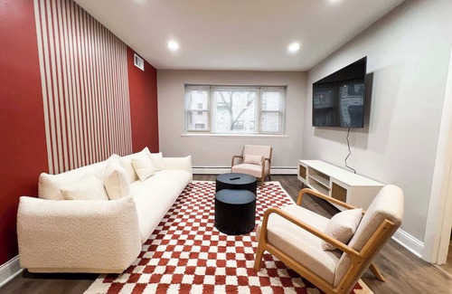 Lake View East Apartment | Stylish Sleeps 6 1 Free Parking