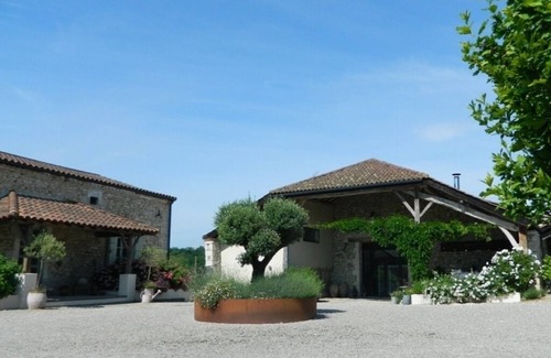 La Sauvetat-sur-Lede House | Stylish, spacious farmhouse 'Crouzillac' with private heated pool