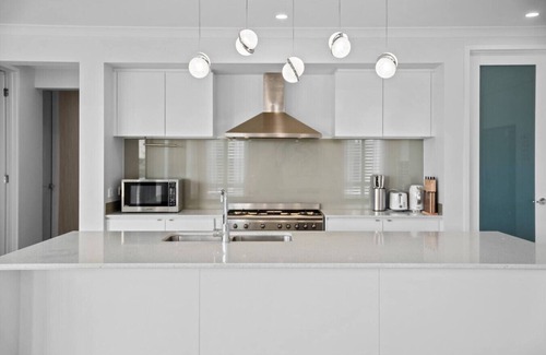 Spring Mountain House | Stylish & Spacious 3BR 2BA in Spring Mountain