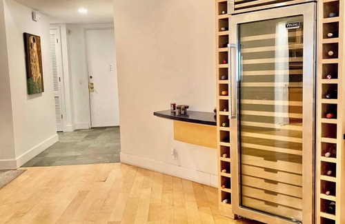 West Los Angeles Condo | Stylish & Spacious 2,000 sq ft in Brentwood