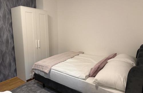 Vienna Apartment | Stylish Stadlau Apartment - Free Parking