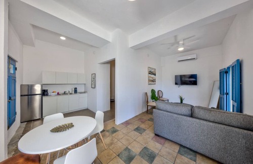Puerta de Tierra Apartment | Stylish Stay with Walkable Beach Access and Cafes