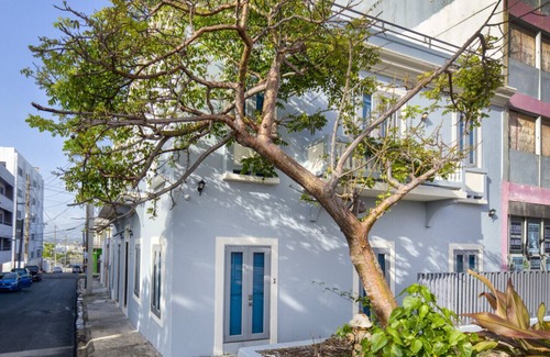 Puerta de Tierra Apartment | Stylish Stay with Walkable Beach Access and Cafes