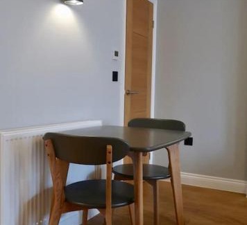 Twickenham Riverside Apartment | Stylish Studio Apartment, ensuite, kitchenette