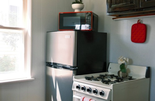 St Ignace Cabin | Stylish Studio Cabin in St. Ignace – Near Mackinac Ferry, WiFi & AC