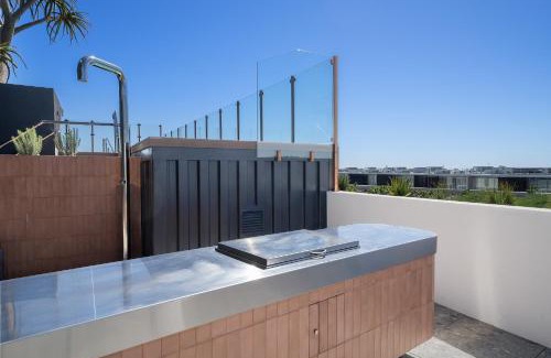North Fremantle Apartment | Stylish Studio Near Fremantle Cafés and Beaches