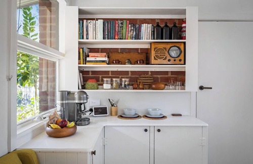 Castlemaine Apartment | Stylish Studio - tranquil setting - 2.5 acre bush property. 5 mins drive to town