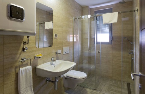 Denovici Apartment | Stylish Studio with Balcony & Sea View