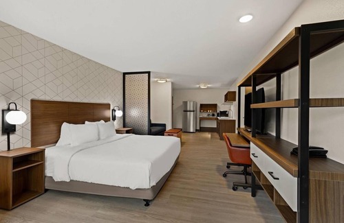 Newnan Hotel | Stylish Suite w/Kitchenware Near Greenville Street Park – Perfect for Exploring
