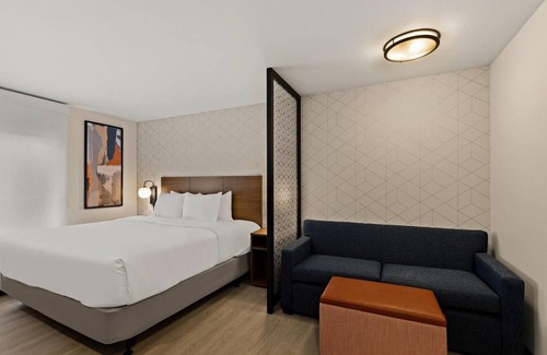 Newnan Hotel | Stylish Suite w/Kitchenware Near Greenville Street Park – Perfect for Exploring