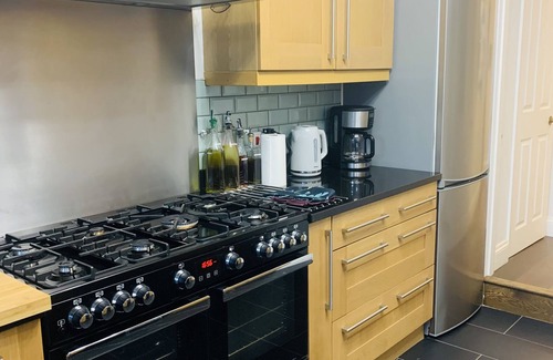 Bellingham House | Stylish, Three Bed Property, Quiet Location, Great Access To Central London