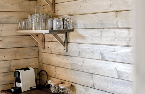 Moss Vale Cabin | Stylish Tiny Home With Fire Pit - Central Moss Vale