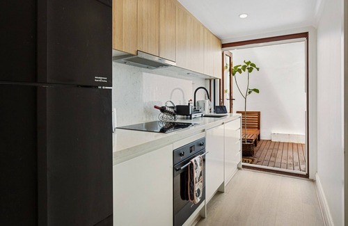 Pyrmont Apartment | Stylish Urban Retreat in the Heart of Pyrmont
