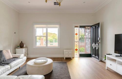 Nailsworth House | Stylish Villa in Nailsworth By Host Solutions