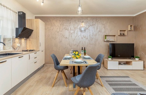 Cepic Villa | Stylish villa with swimming pool and garden