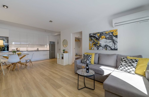 Voula Apartment | Stylish Voula apartment close to Kavouri beach with shared pool