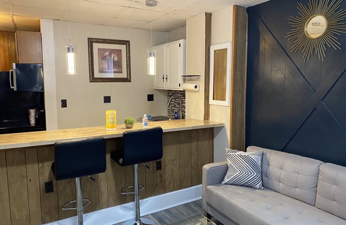 Oakdale Apartment | Stylish walk-in private one bedroom apt