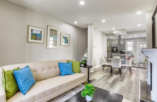 Brewerytown House | Stylish, Walkable Rowhouse Near Art Museums and Zoo!