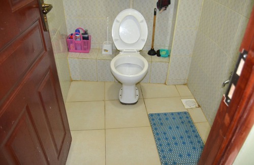 Nairobi Apartment | Stylish Well Lit Room in a Penthouse Condominium