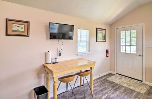 Woodville Cabin | Stylish Woodville Cabin: Fishing Dock Access!