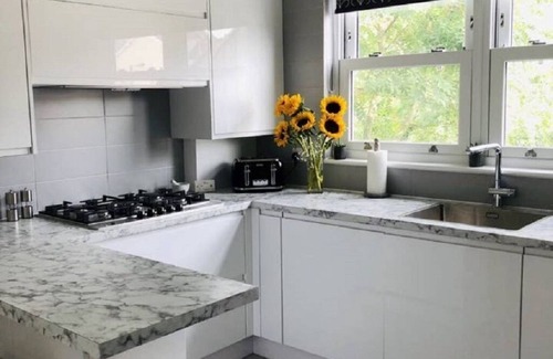 Dulwich House | Stylishly decorated apartment - great for families & long term bookings