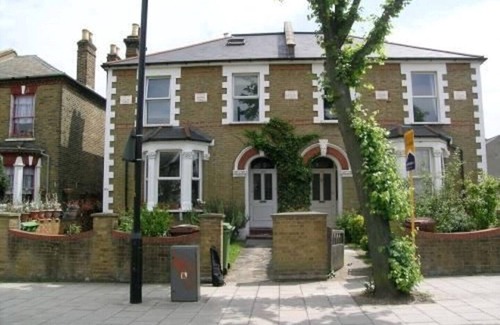 Dulwich House | Stylishly decorated apartment - great for families & long term bookings