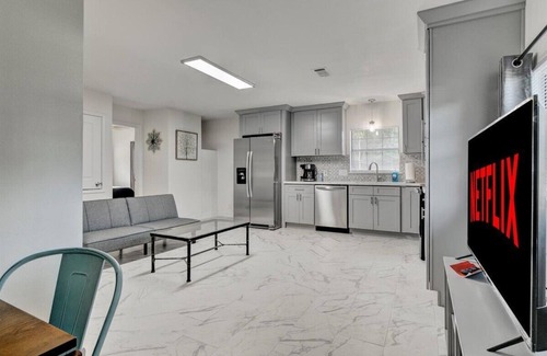 Lakeview  Jefferson County House | Stylishly Remodeled 2-Bedroom home in Orangefield