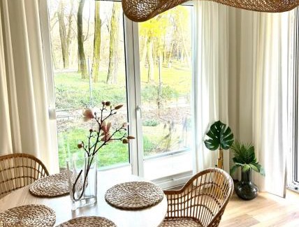 Poznan Apartment | Stylowy apartament z prywatnym ogrodem, widokiem na park i parkingiem - Red Park Poznań