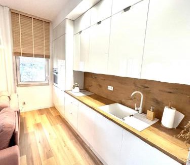 Poznan Apartment | Stylowy apartament z prywatnym ogrodem, widokiem na park i parkingiem - Red Park Poznań