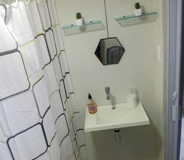 Leme Apartment | Suíte charmosa com vista pro mar