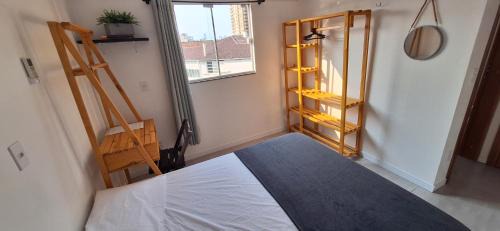 Velha House | Suíte com AR BWC Privativo 400m da Vila Germânica Oktoberfest