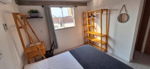 Velha House | Suíte com AR BWC Privativo 400m da Vila Germânica Oktoberfest