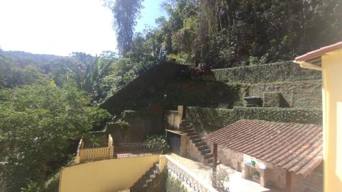 Petropolis Apartment | Suíte com vista de varanda no centro histórico de Petrópolis!