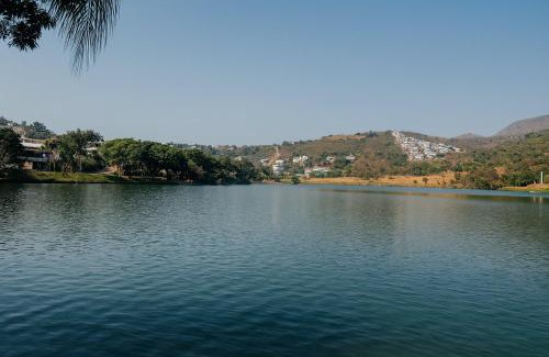 Capitolio House | Suíte com Vista para o Lago em Capitólio, acesso a piscina adulto e infantil, quadra de beach tênis e playgroud
