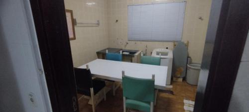 Campinas House | Suíte luxo com sacada mobiliada Q2